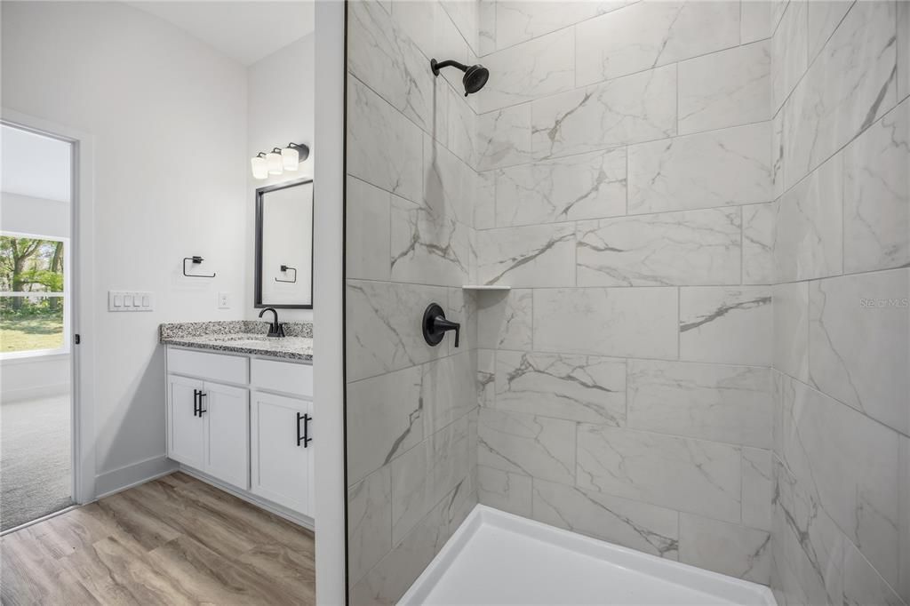 En Venta: $317,400 (4 camas, 2 baños, 1635 Pies cuadrados)