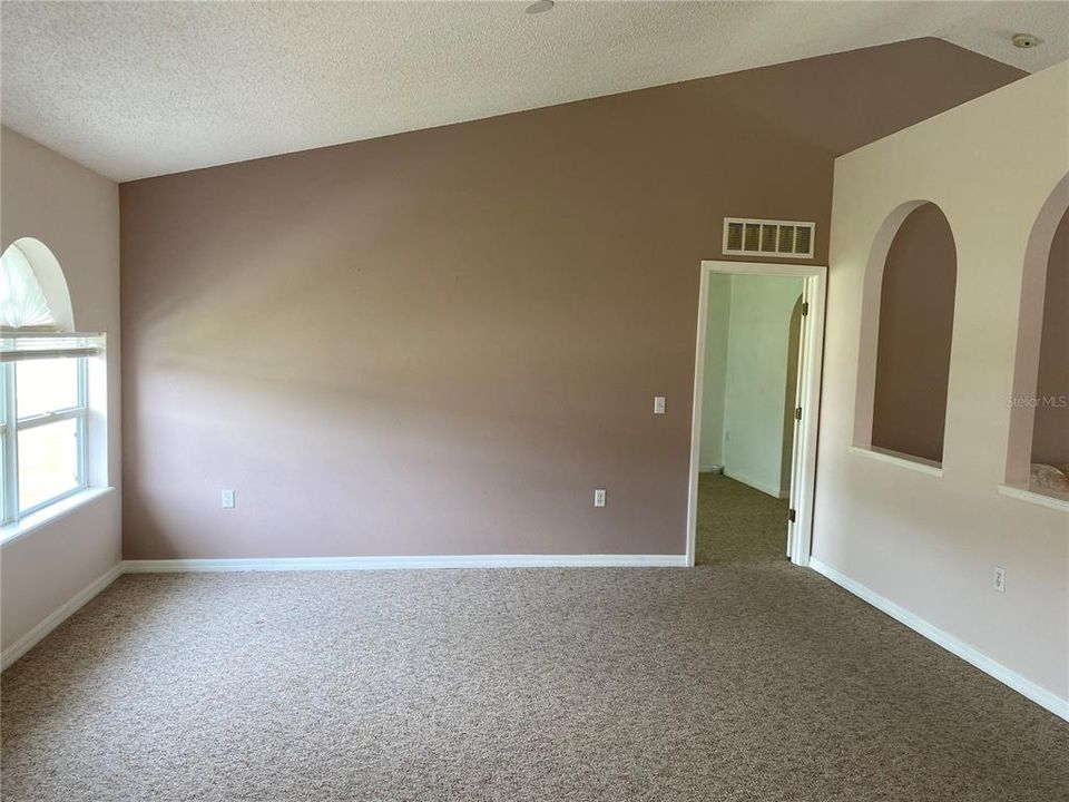 For Sale: $329,900 (4 beds, 2 baths, 2237 Square Feet)