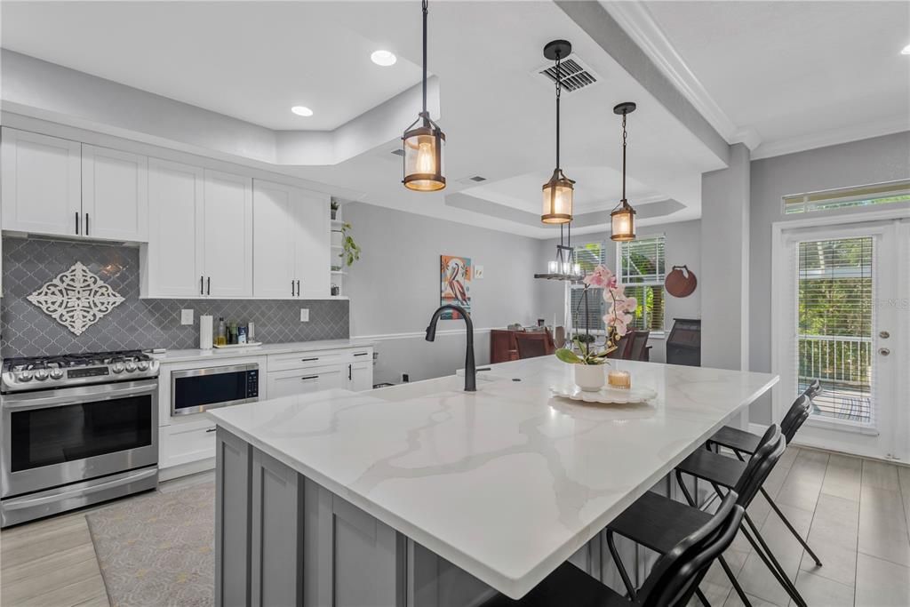En Venta: $750,000 (4 camas, 3 baños, 2768 Pies cuadrados)