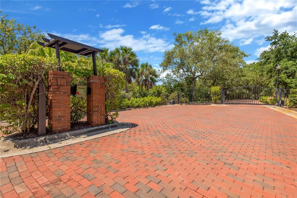 En Venta: $750,000 (4 camas, 3 baños, 2768 Pies cuadrados)