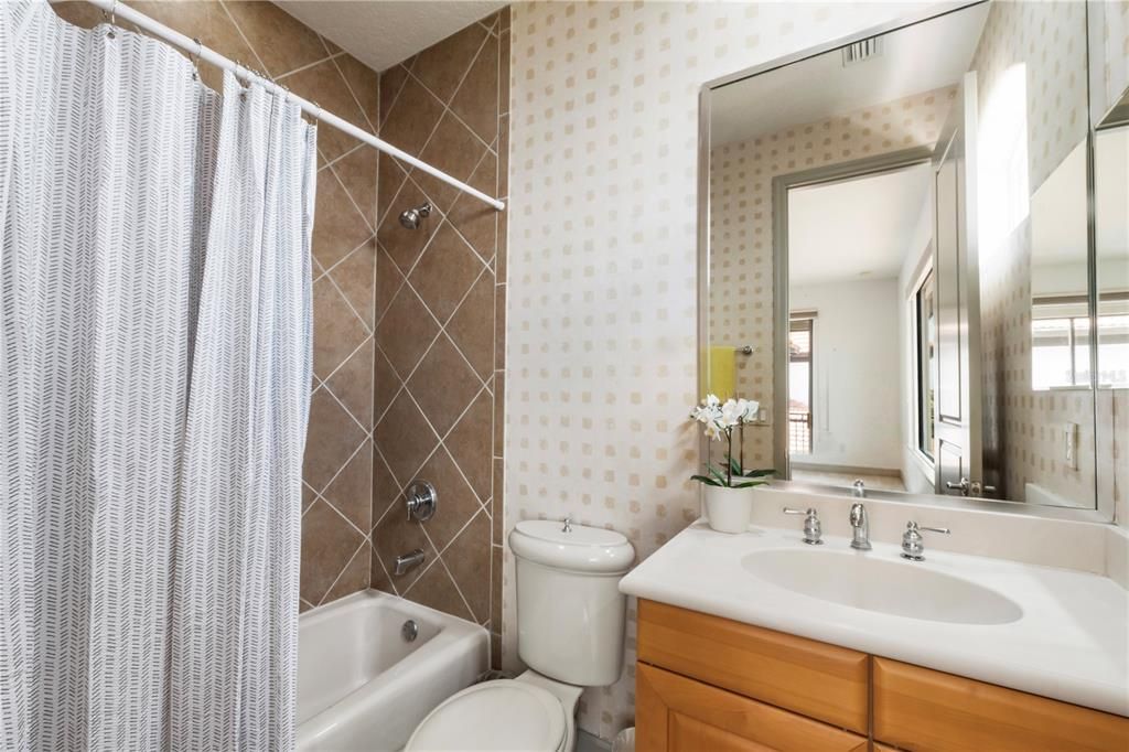 В аренду: $8,900 (5 спален, 4 ванн, 6135 Квадратных фут)