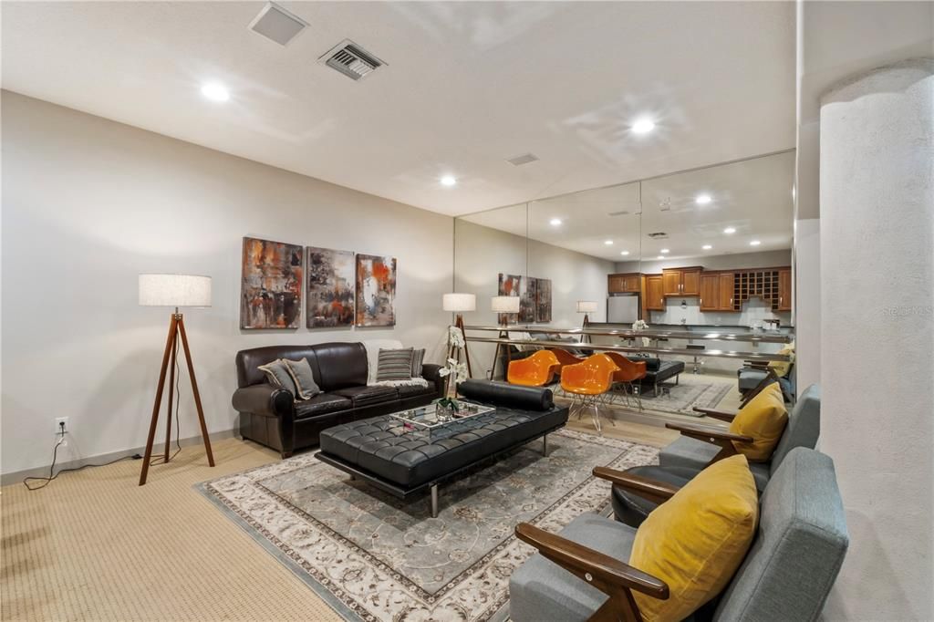 В аренду: $8,900 (5 спален, 4 ванн, 6135 Квадратных фут)