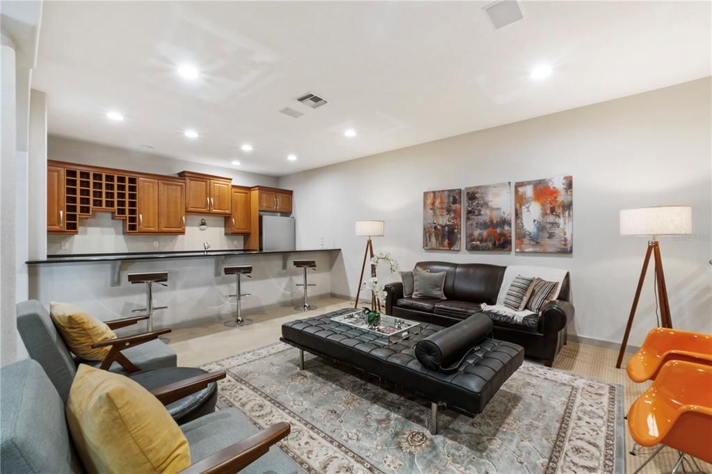 В аренду: $8,900 (5 спален, 4 ванн, 6135 Квадратных фут)