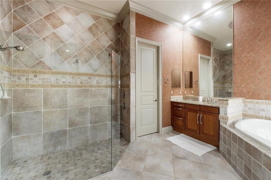 В аренду: $8,900 (5 спален, 4 ванн, 6135 Квадратных фут)