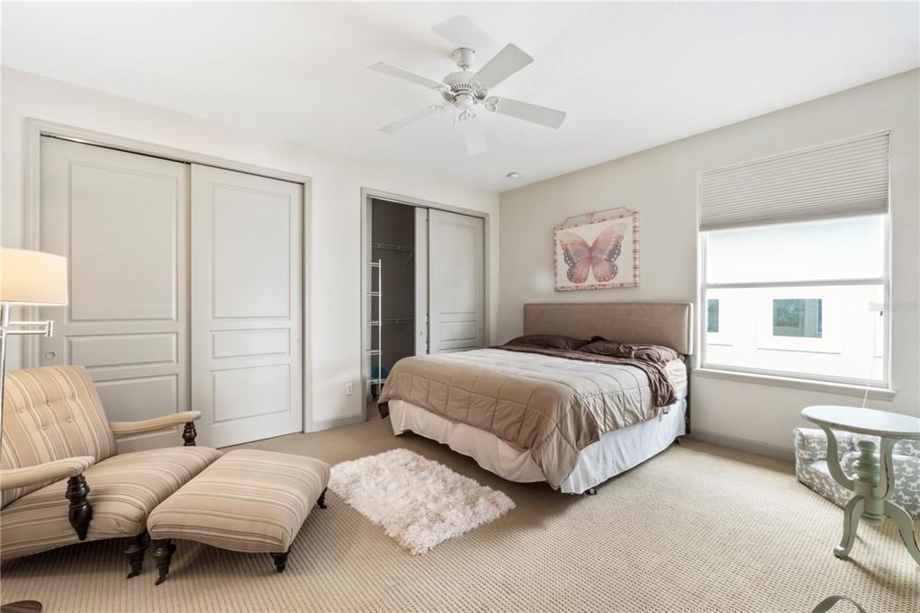 В аренду: $8,900 (5 спален, 4 ванн, 6135 Квадратных фут)