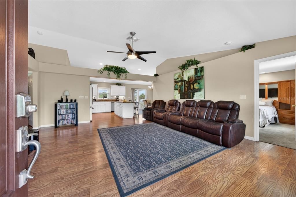For Sale: $470,000 (3 beds, 2 baths, 1408 Square Feet)