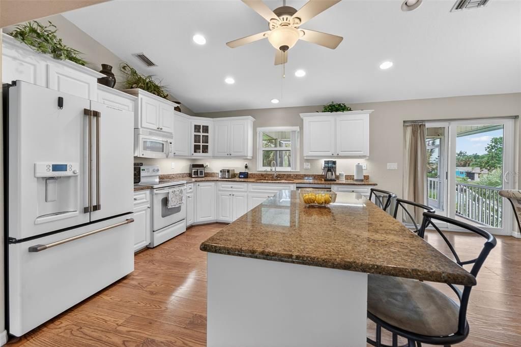 For Sale: $470,000 (3 beds, 2 baths, 1408 Square Feet)
