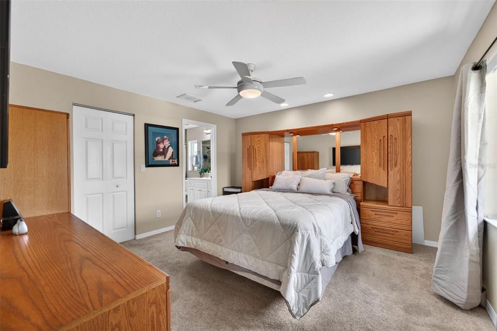 For Sale: $470,000 (3 beds, 2 baths, 1408 Square Feet)