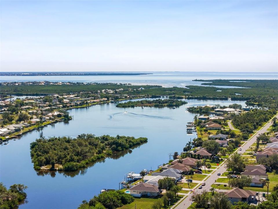 For Sale: $470,000 (3 beds, 2 baths, 1408 Square Feet)