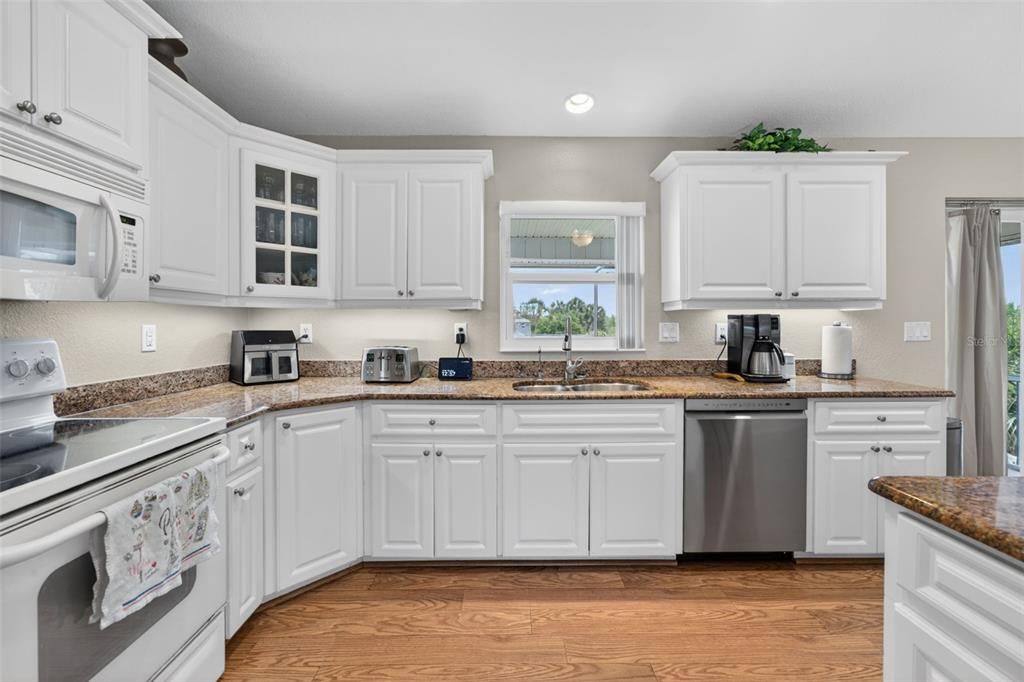 For Sale: $470,000 (3 beds, 2 baths, 1408 Square Feet)