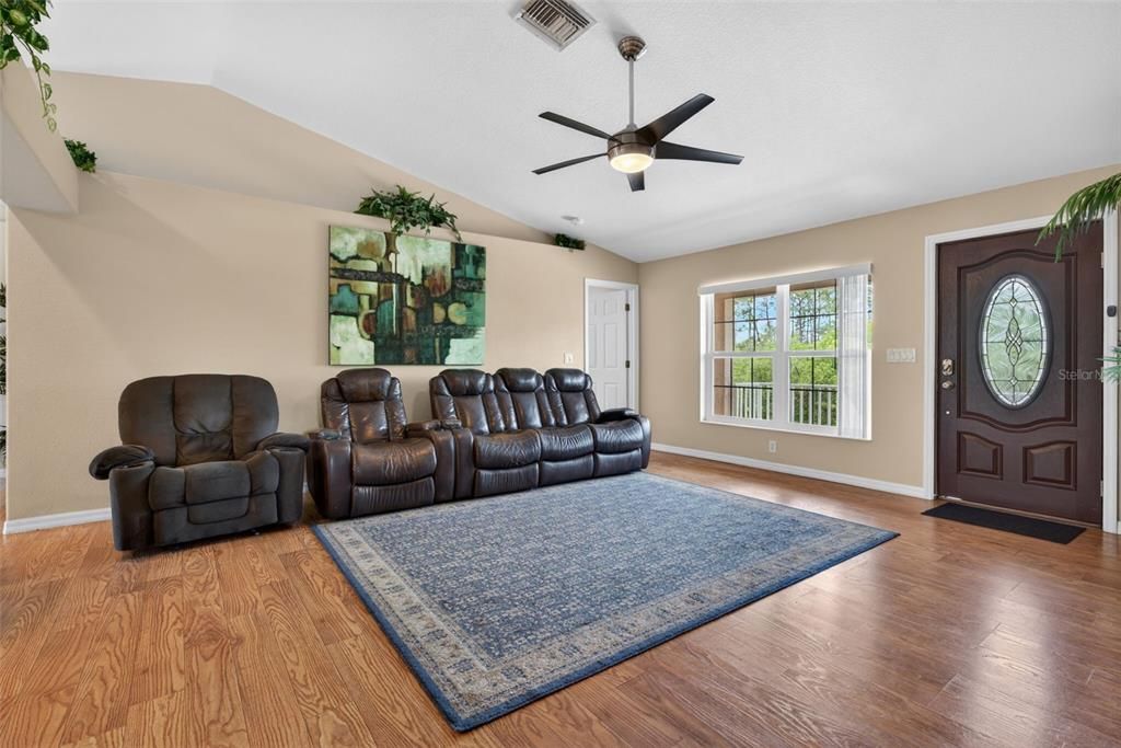 For Sale: $470,000 (3 beds, 2 baths, 1408 Square Feet)