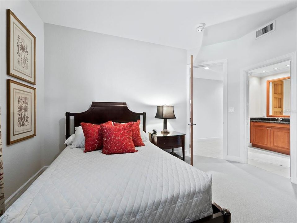 For Sale: $1,995,000 (3 beds, 2 baths, 2448 Square Feet)