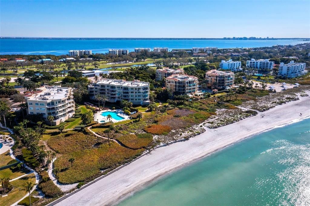 For Sale: $1,995,000 (3 beds, 2 baths, 2448 Square Feet)