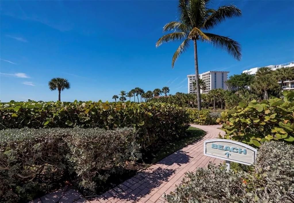 For Sale: $1,995,000 (3 beds, 2 baths, 2448 Square Feet)