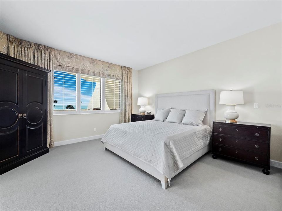 For Sale: $1,995,000 (3 beds, 2 baths, 2448 Square Feet)