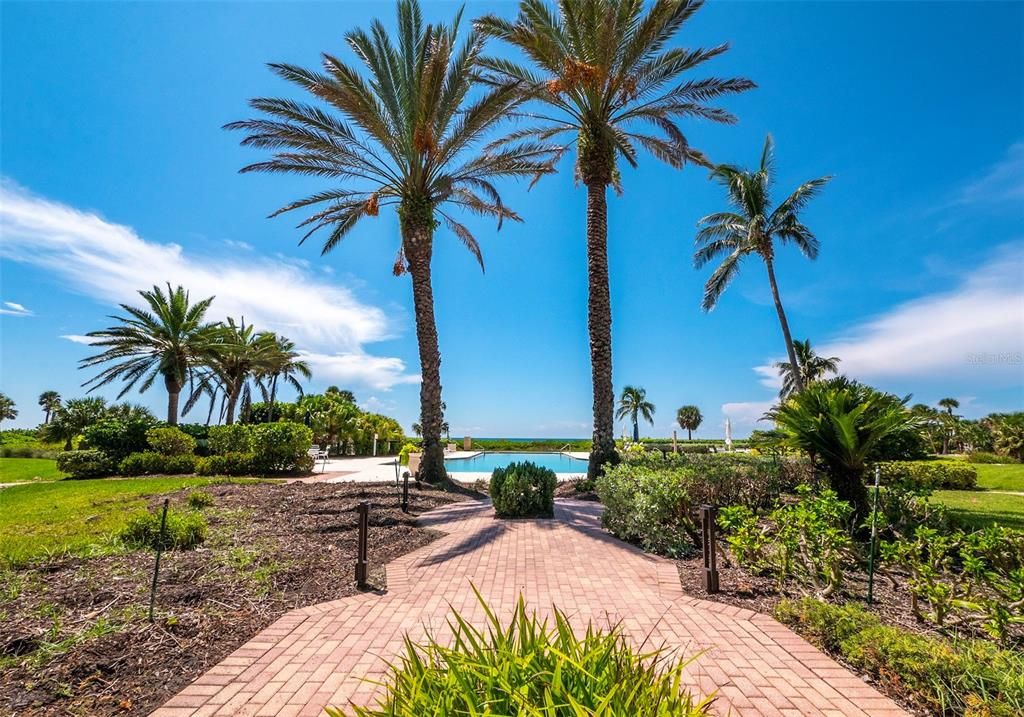For Sale: $1,995,000 (3 beds, 2 baths, 2448 Square Feet)