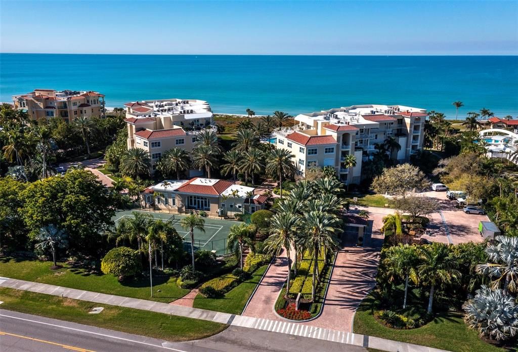 For Sale: $1,995,000 (3 beds, 2 baths, 2448 Square Feet)