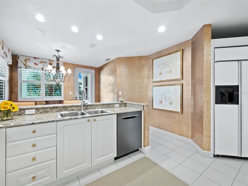 For Sale: $1,995,000 (3 beds, 2 baths, 2448 Square Feet)