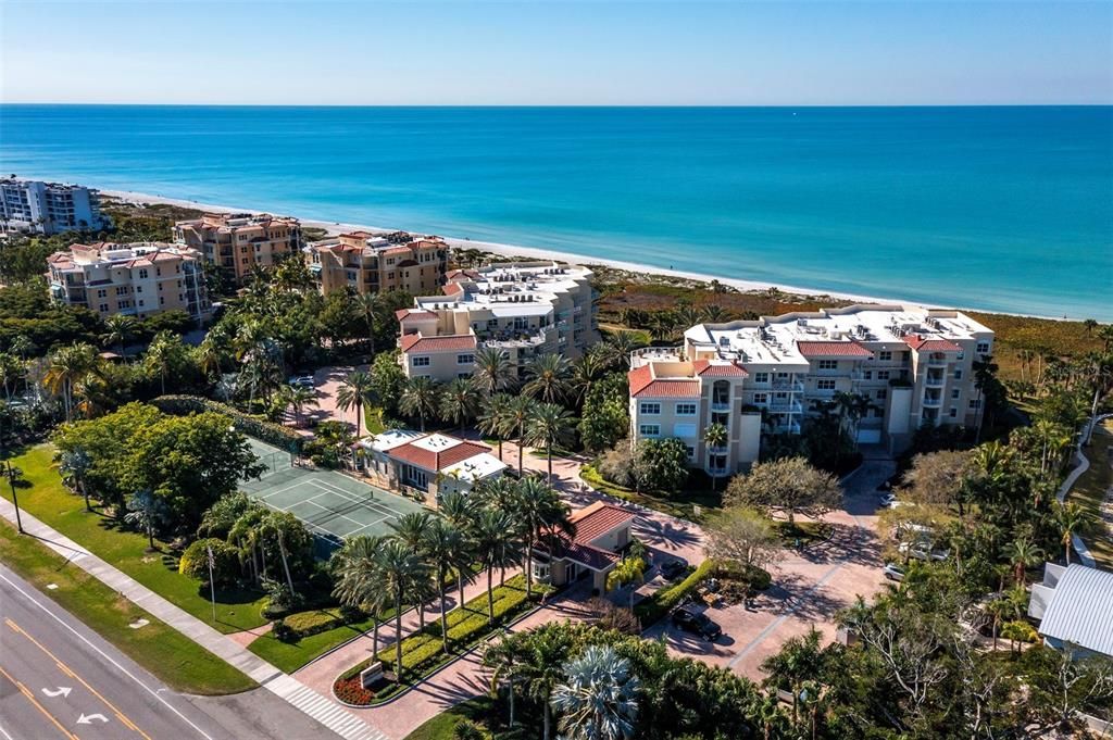 For Sale: $1,995,000 (3 beds, 2 baths, 2448 Square Feet)