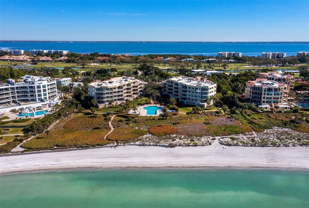 For Sale: $1,995,000 (3 beds, 2 baths, 2448 Square Feet)