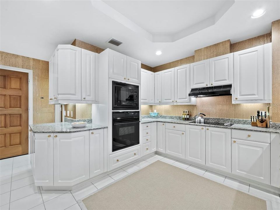 For Sale: $1,995,000 (3 beds, 2 baths, 2448 Square Feet)
