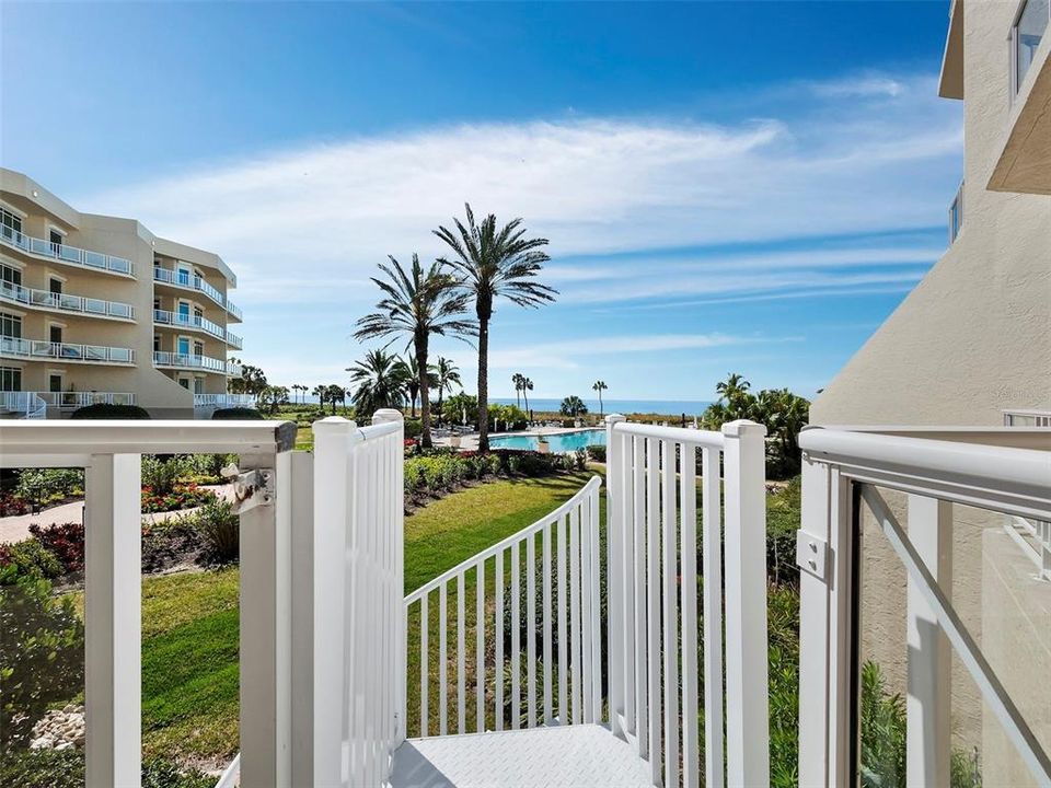 For Sale: $1,995,000 (3 beds, 2 baths, 2448 Square Feet)
