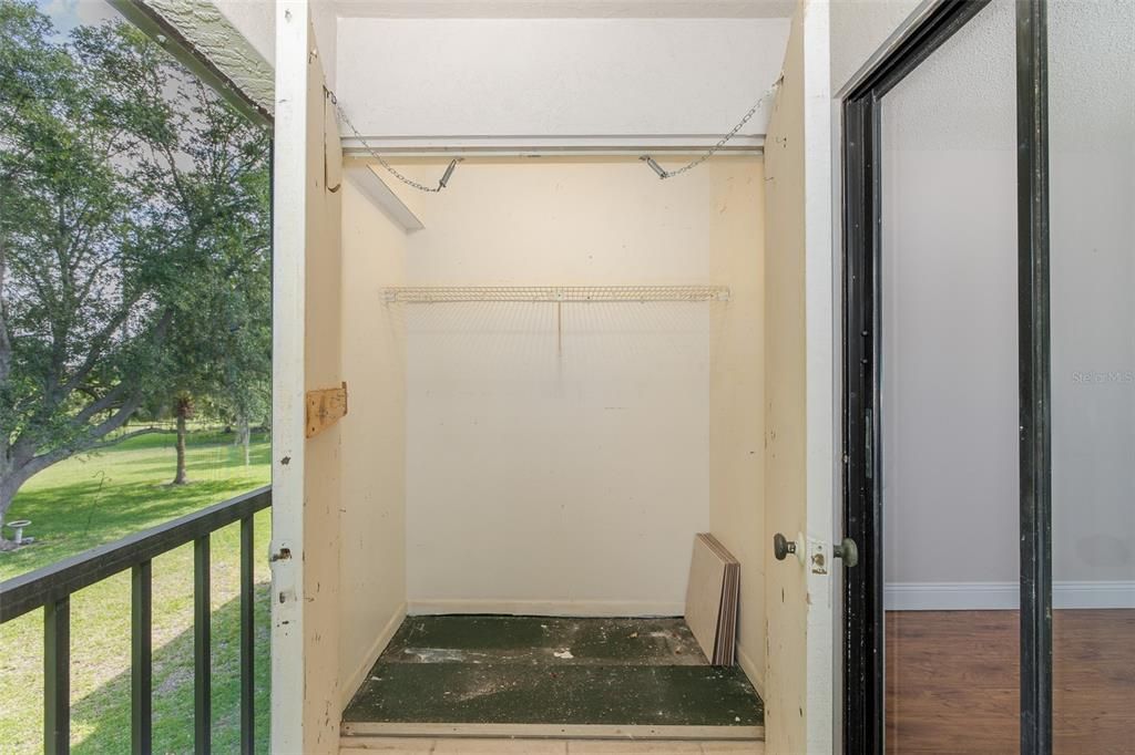 For Sale: $199,000 (2 beds, 2 baths, 1096 Square Feet)