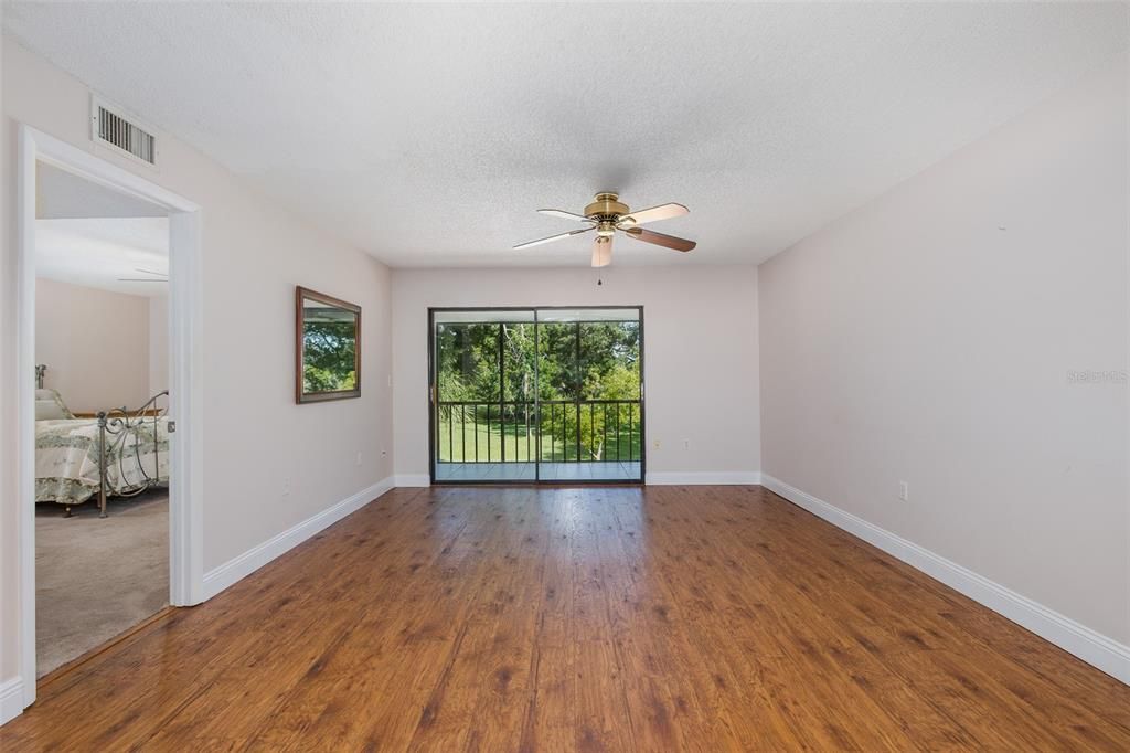 For Sale: $199,000 (2 beds, 2 baths, 1096 Square Feet)