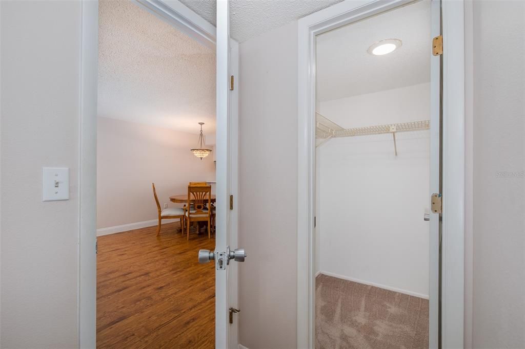For Sale: $199,000 (2 beds, 2 baths, 1096 Square Feet)