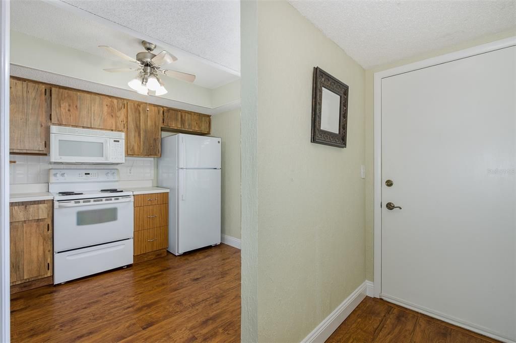 For Sale: $199,000 (2 beds, 2 baths, 1096 Square Feet)