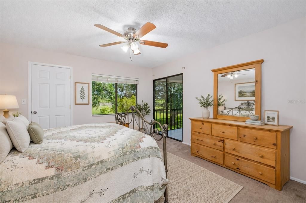 For Sale: $199,000 (2 beds, 2 baths, 1096 Square Feet)