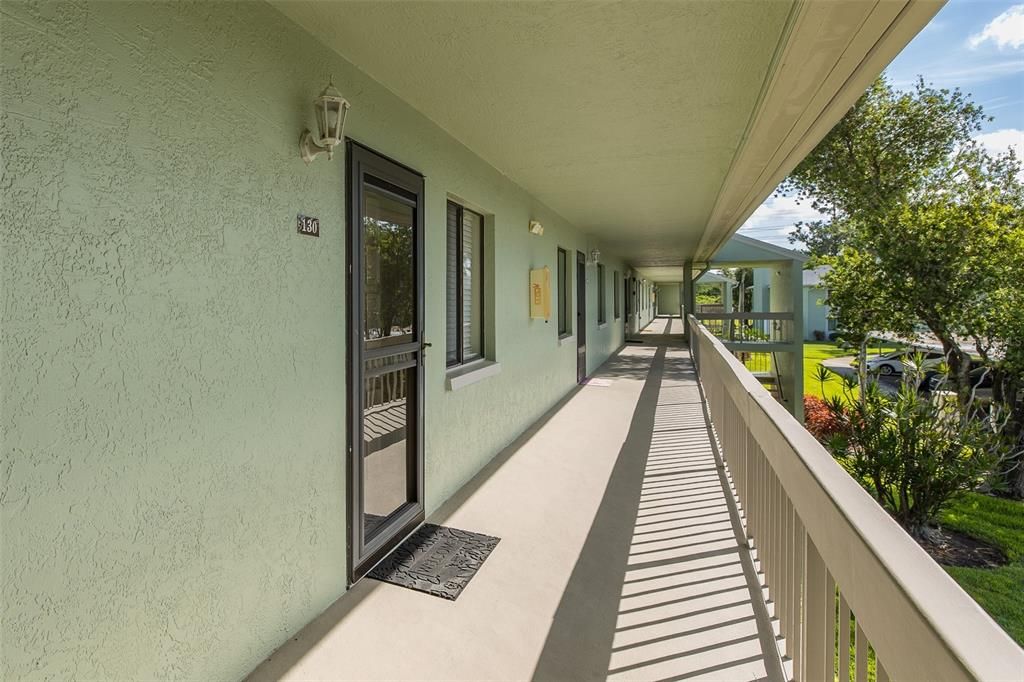 For Sale: $199,000 (2 beds, 2 baths, 1096 Square Feet)