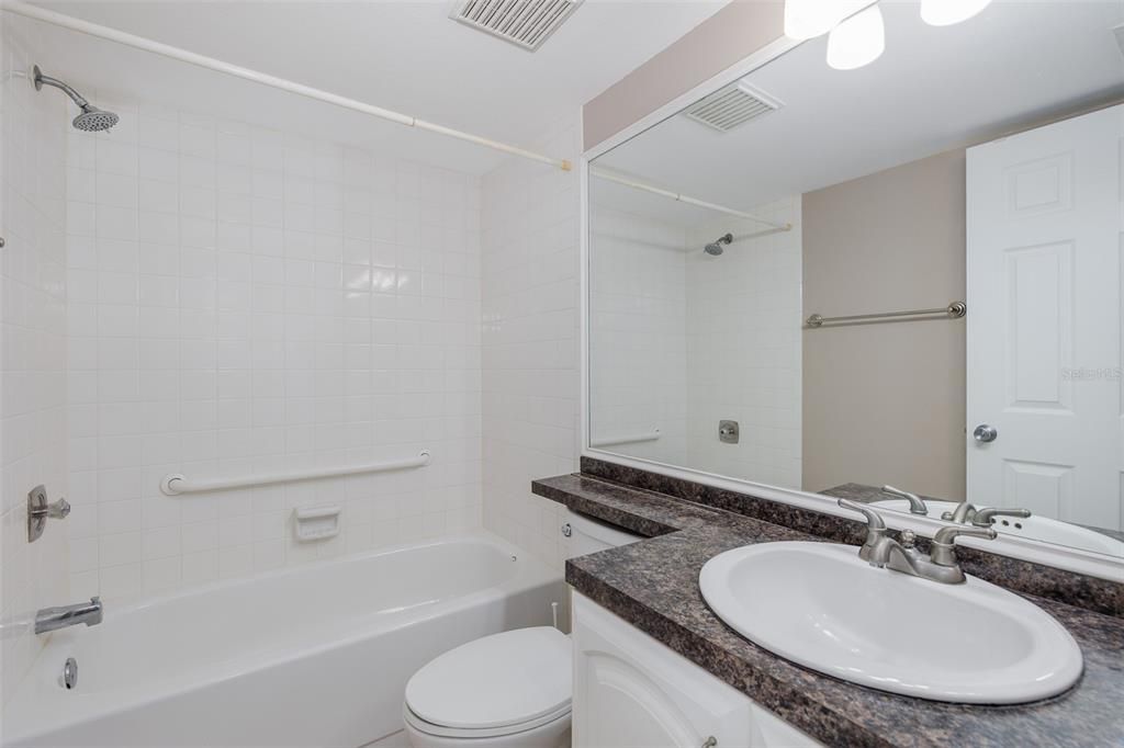 For Sale: $199,000 (2 beds, 2 baths, 1096 Square Feet)