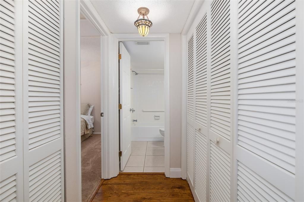 For Sale: $199,000 (2 beds, 2 baths, 1096 Square Feet)
