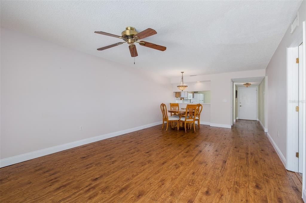 For Sale: $199,000 (2 beds, 2 baths, 1096 Square Feet)