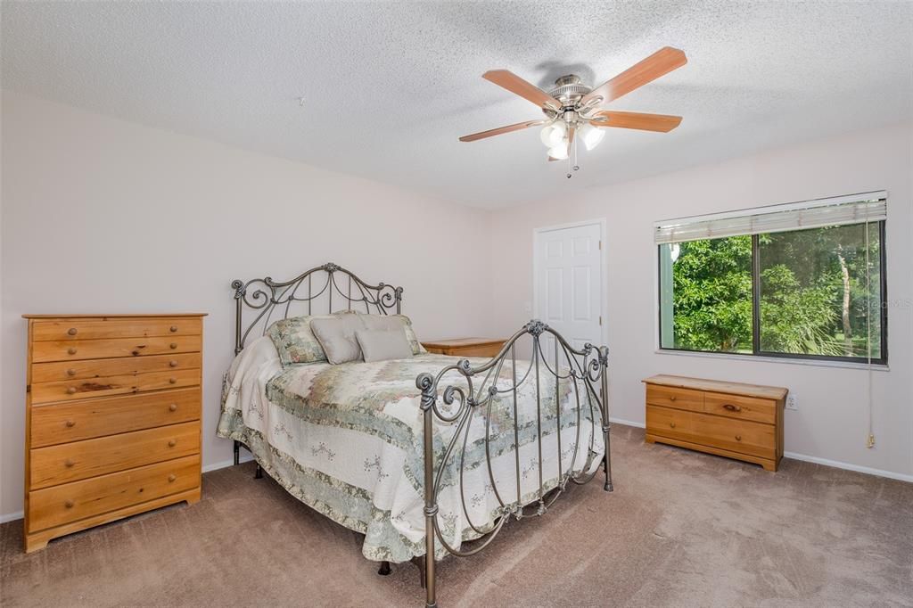For Sale: $199,000 (2 beds, 2 baths, 1096 Square Feet)