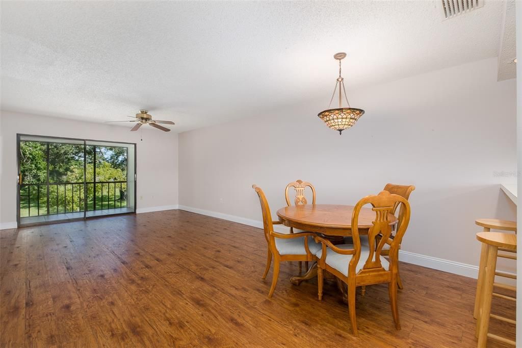 For Sale: $199,000 (2 beds, 2 baths, 1096 Square Feet)
