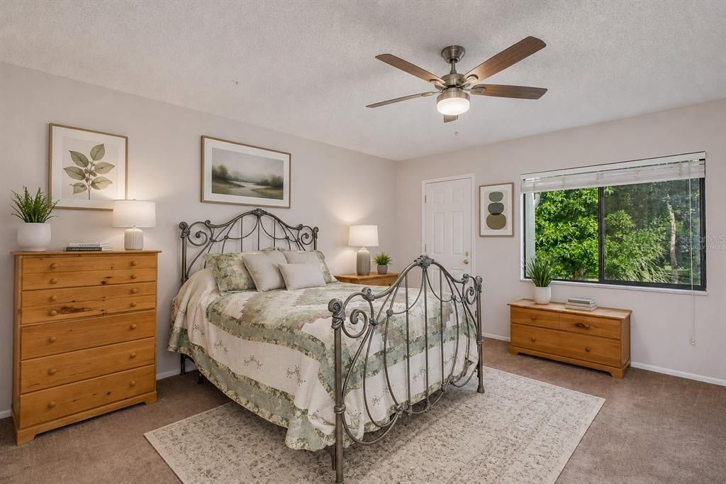For Sale: $199,000 (2 beds, 2 baths, 1096 Square Feet)