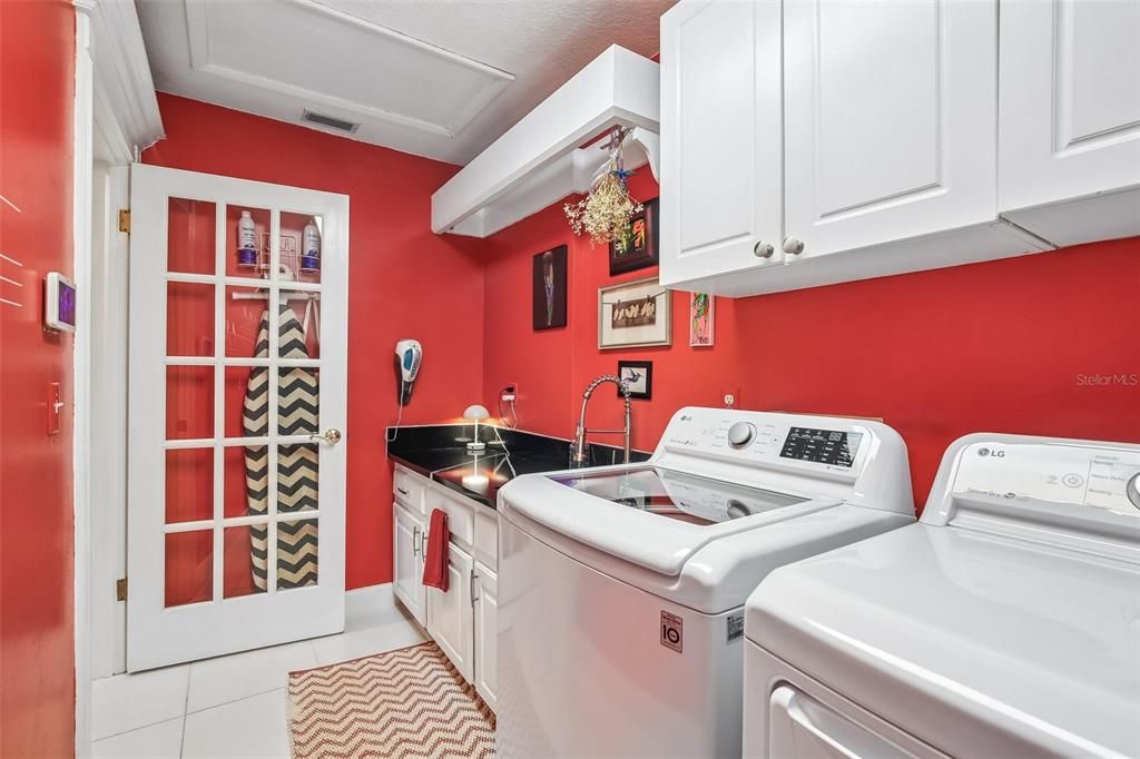 For Sale: $1,275,000 (3 beds, 3 baths, 3200 Square Feet)