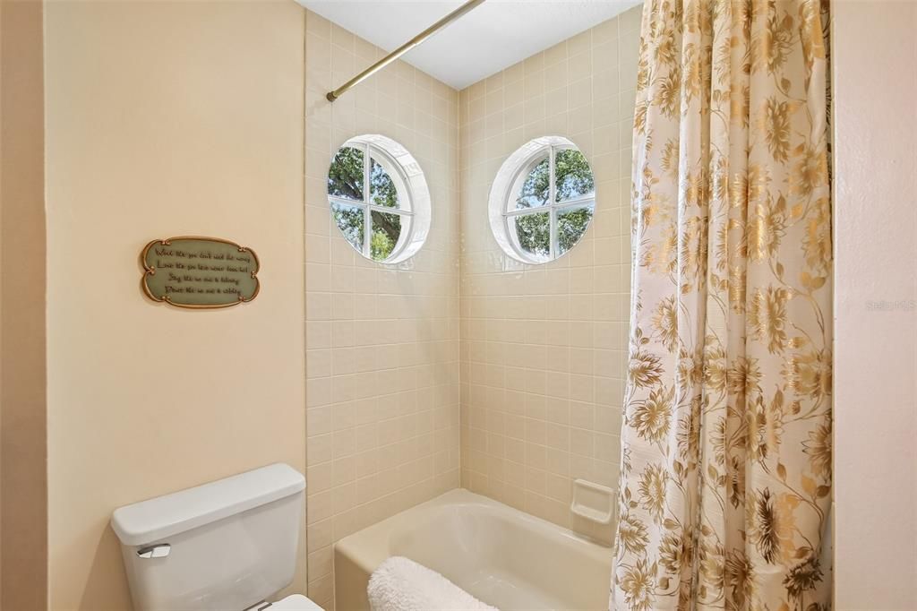 For Sale: $1,275,000 (3 beds, 3 baths, 3200 Square Feet)