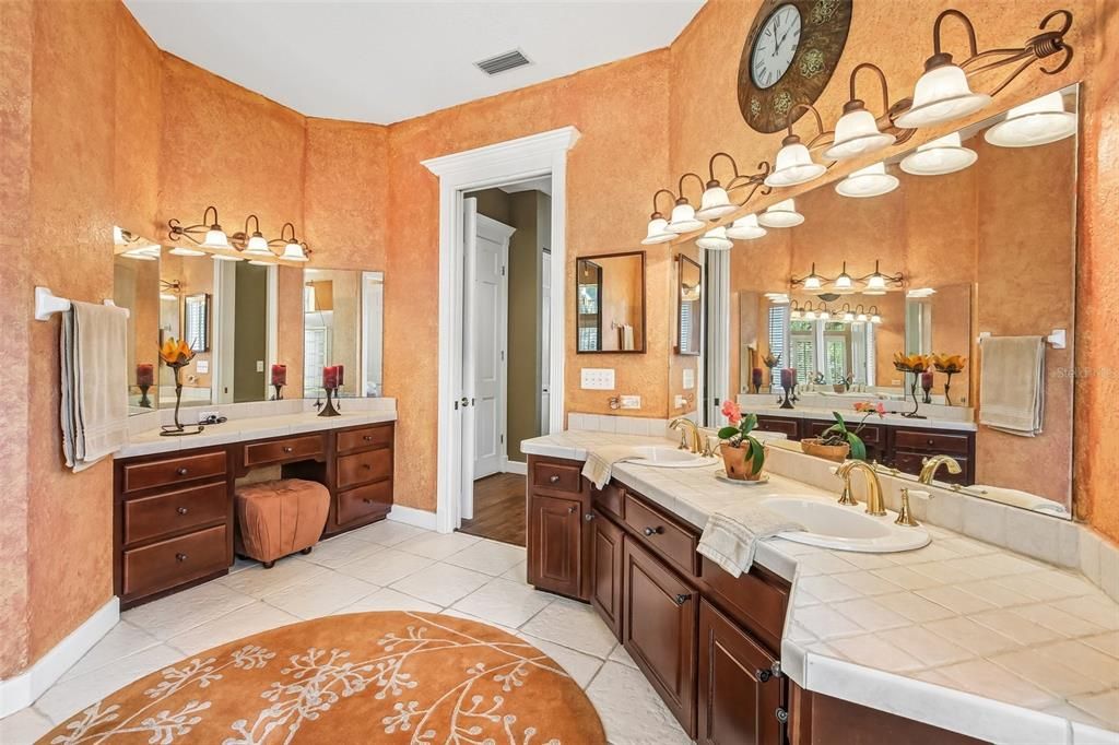 For Sale: $1,275,000 (3 beds, 3 baths, 3200 Square Feet)