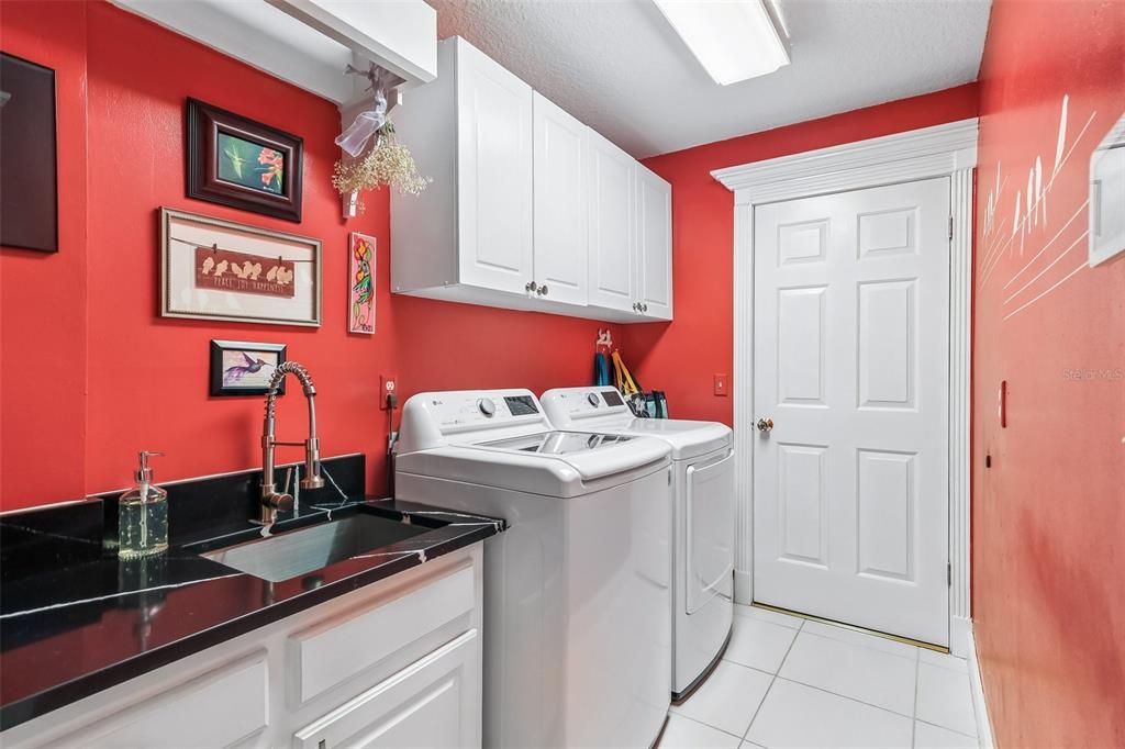 For Sale: $1,275,000 (3 beds, 3 baths, 3200 Square Feet)
