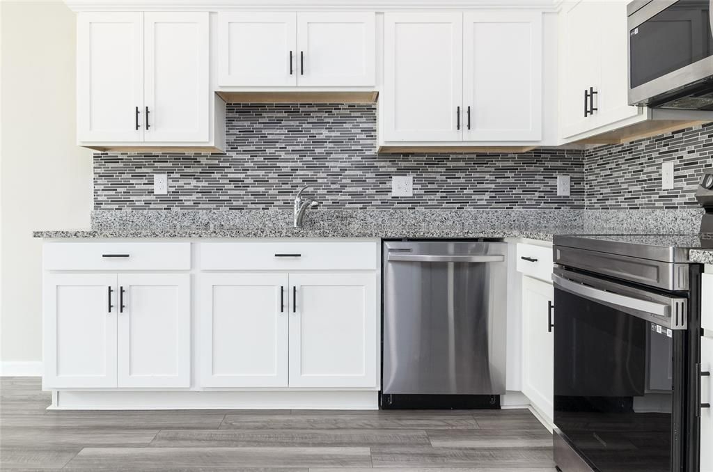 For Rent: $2,195 (3 beds, 2 baths, 1421 Square Feet)