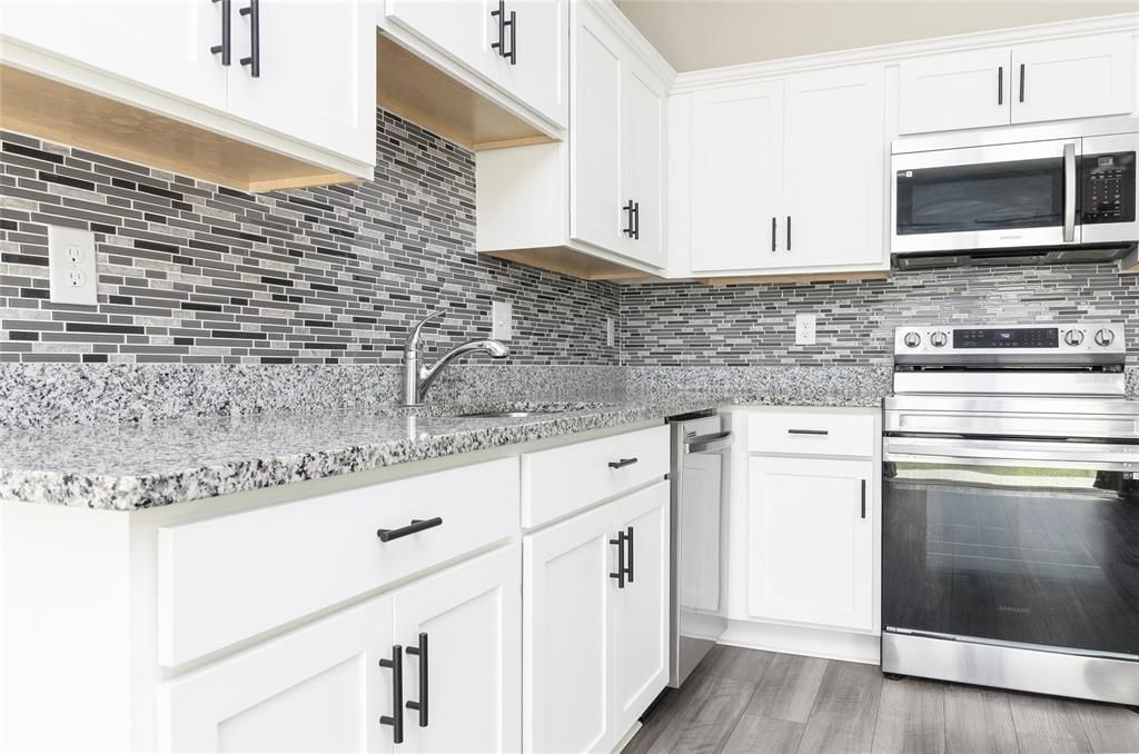 For Rent: $2,195 (3 beds, 2 baths, 1421 Square Feet)