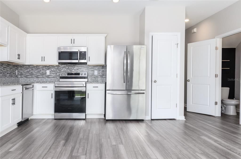 For Rent: $2,195 (3 beds, 2 baths, 1421 Square Feet)