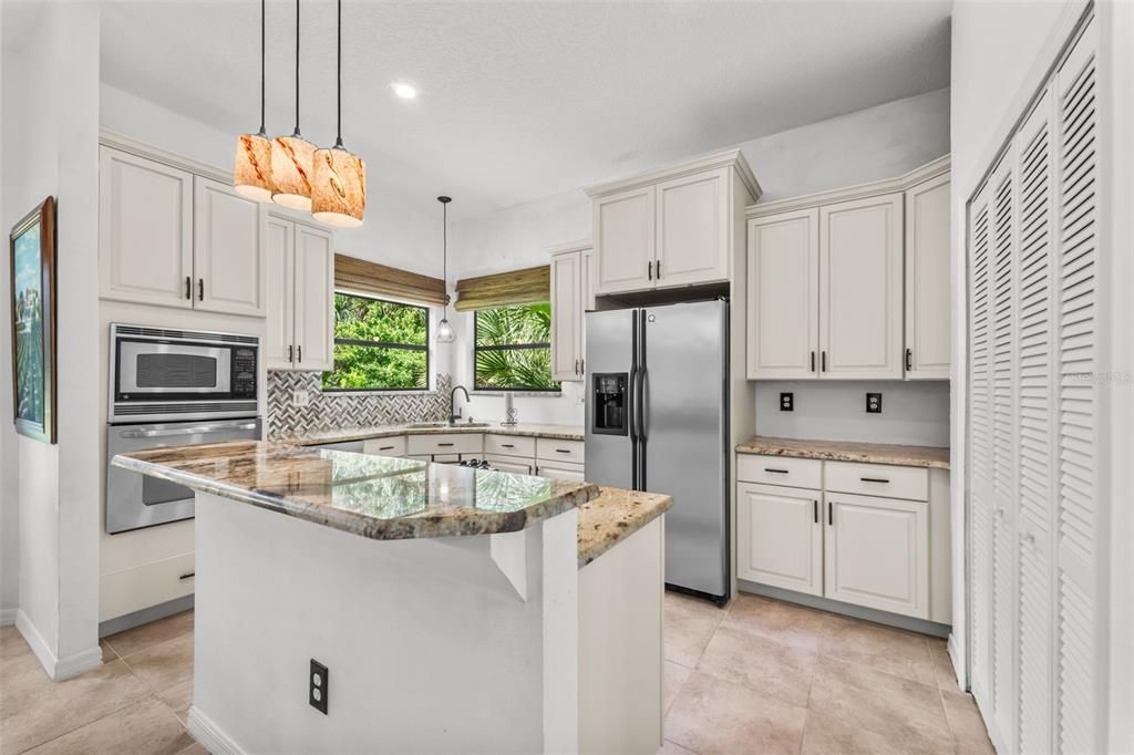 For Sale: $559,999 (3 beds, 2 baths, 2106 Square Feet)