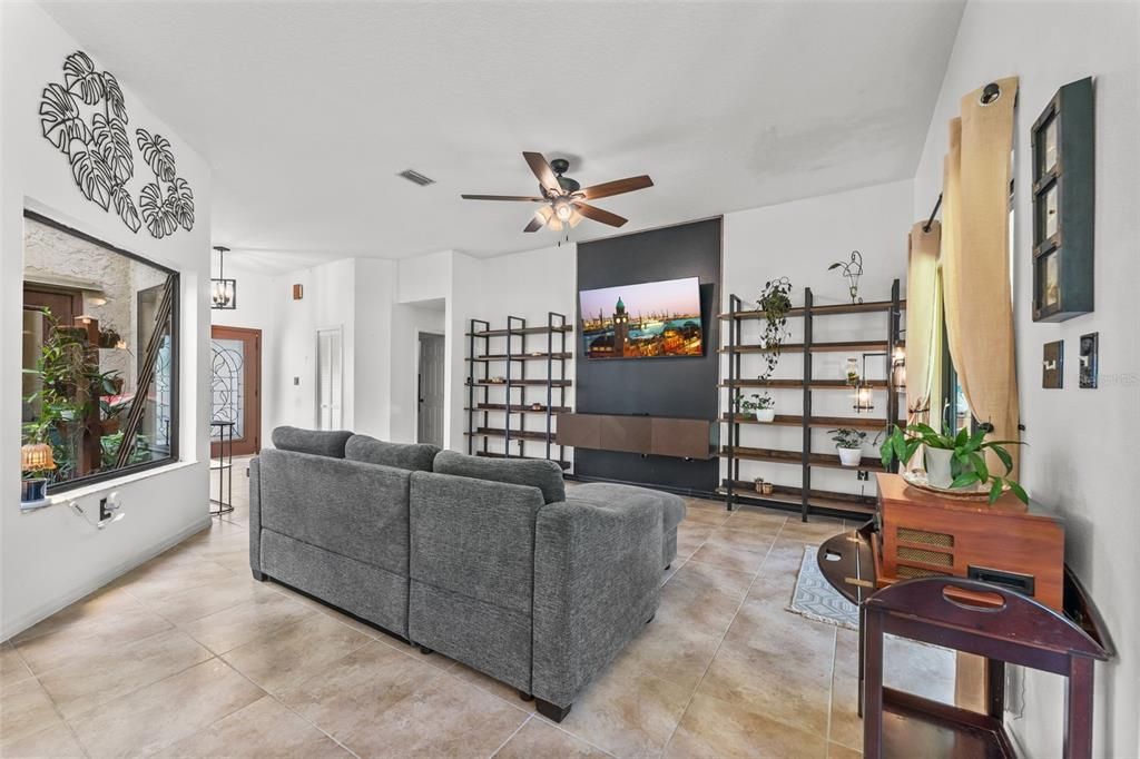 For Sale: $559,999 (3 beds, 2 baths, 2106 Square Feet)