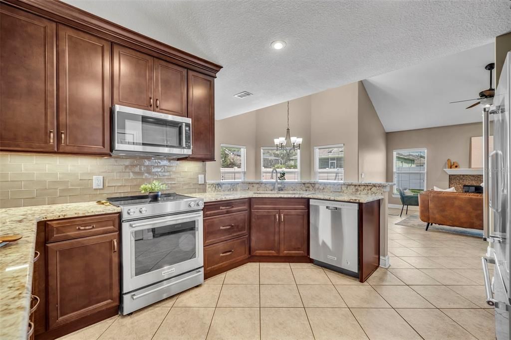 Activo con contrato: $665,000 (4 camas, 3 baños, 2749 Pies cuadrados)