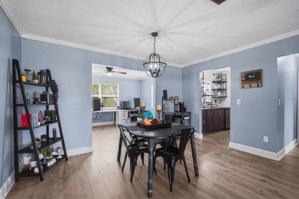 For Sale: $260,000 (3 beds, 2 baths, 1237 Square Feet)