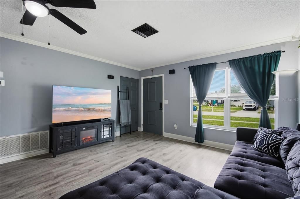For Sale: $260,000 (3 beds, 2 baths, 1237 Square Feet)